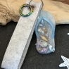 Handmade Schlüsselanhänger Flip-Flop aus Epoxidharz mit Filzband 