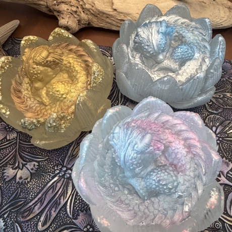 Mystische Fantasy-Dekoration in schimmernden Pastellfarben