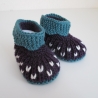 Babyschuhe gestrickt 3-6 Monate Modell Brombeere aus lila Wolle