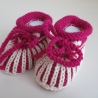 pink weiß gestreifte Babyschuhe 0-3 Monate gestrickt aus Wolle