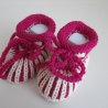 pink weiß gestreifte Babyschuhe 0-3 Monate gestrickt aus Wolle