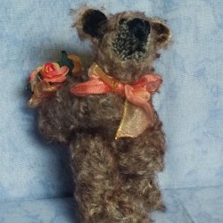 Künstlerbär Charmy, der Rosenkavalier