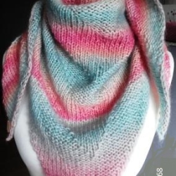 Dreiecktuch handgestrickt in Pastellfarben - rechts/links Muster Dreiecktuch handgestrickt in Pastellfarben - rechts/links Muster