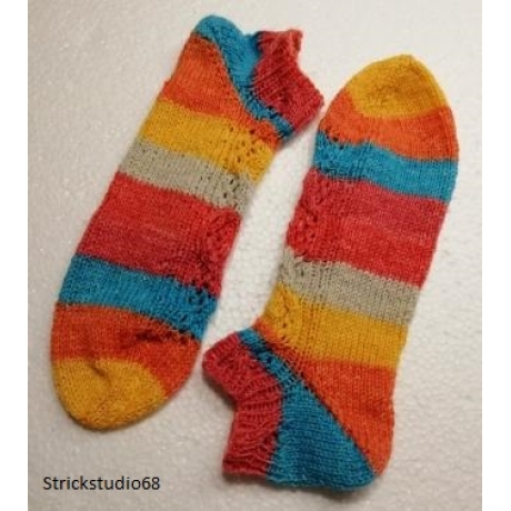 Sneaker Socken - handgestrickt - Gr.36/37 - bunt - Streifen  Zopf