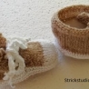 Babyschuhe und Glückwunschkarte als Set