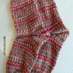Socken Gr. 36/37  handgestrickt  Jaquardmuster rot/braun/weiß Socken Gr. 36/37  handgestrickt  Jaquardmuster rot/braun/weiß