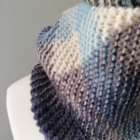Schlauchschal - Muster - blau,grau,weiß - handgestrickt