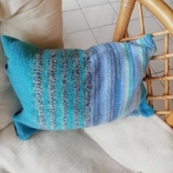 Kissenbezug - gestrickt - verschiedene blautöne - 38x24 cm Kissenbezug - gestrickt - verschiedene blautöne - 38x24 cm