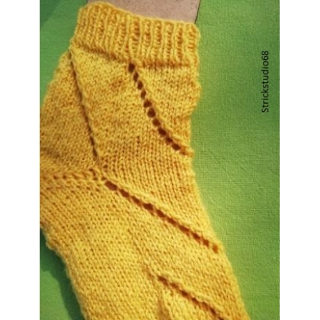 Kindersocken-Gr.26/27-Lochmuster-gelb-handgestrickt