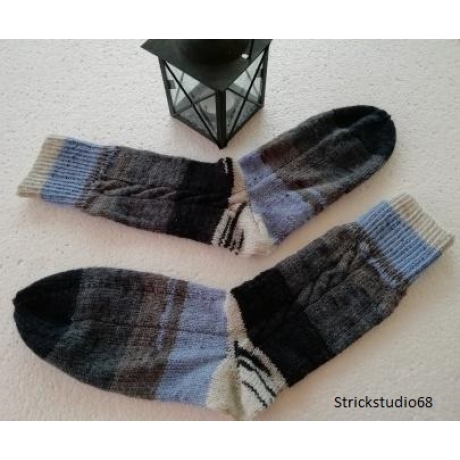 Socken Gr. 42/43 handgestrickt  kleiner Zopf  Blockstreifen