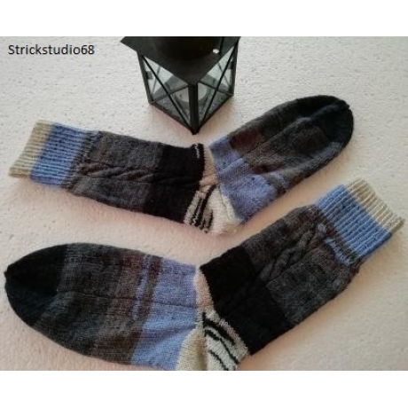 Socken Gr. 42/43 handgestrickt  kleiner Zopf  Blockstreifen