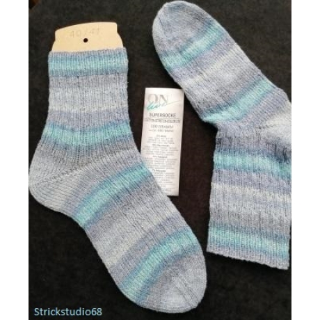 Socken Gr. 40/41 hangestrickt Farbverlauf blau Muster