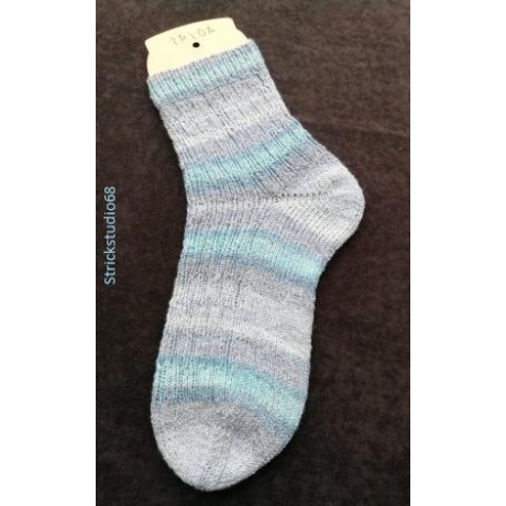 Socken Gr. 40/41 hangestrickt Farbverlauf blau Muster