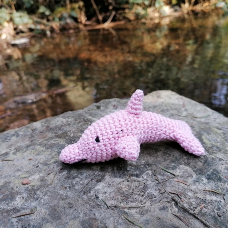 Gehäkelter Delfin in verschiedenen Farben, Geschenk, Kuscheltier