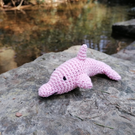 Gehäkelter Delfin in verschiedenen Farben, Geschenk, Kuscheltier