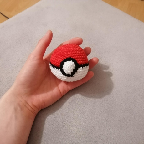 Gehäkelter Pokeball als Geschenk, individuell auf Wunsch