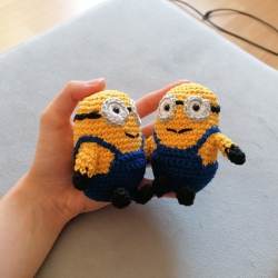 Minion gehäkelt als Plüschtier und Spielzeug als Geschenk