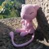 Pokemon Plüschtier Mew gehäkelt, Spielzeug, Fanartikel