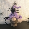 Eierwärmer gehäkelt, Hexenhut lila mit Spinne
