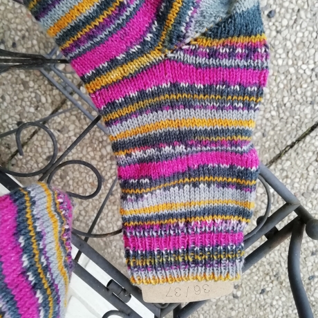 Socken Gr. 36/37 handgestrickt  Streifen bunt kräftige Farben