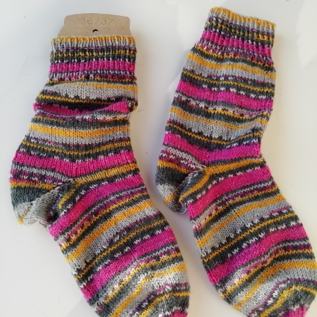 Socken Gr. 36/37 handgestrickt  Streifen bunt kräftige Farben