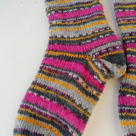 Socken Gr. 36/37 handgestrickt  Streifen bunt kräftige Farben
