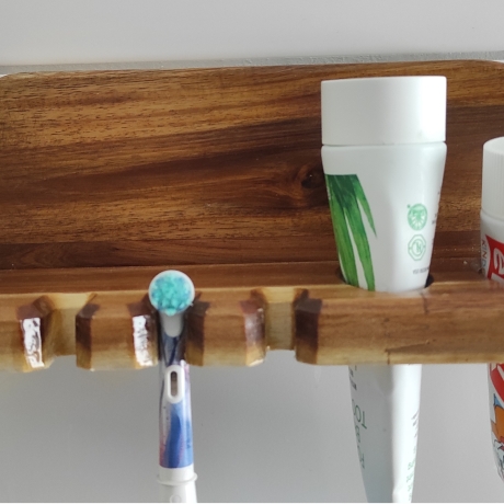 Zahnbürstehalterung und Zahnpastahalterung aus holz