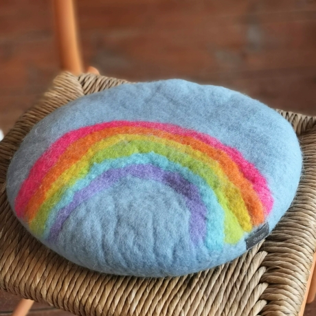 Sitzkissen Stuhlauflage Kissen Wolle handgefilzt Regenbogen