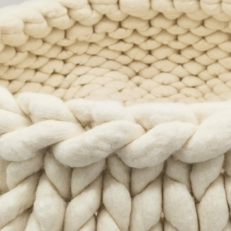 Katzenbett Korb aus Schafwolle gestrickt gefilzt Wollweiß