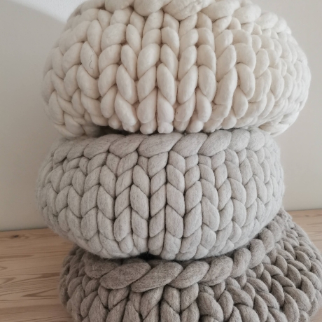 Katzenbett Korb aus Schafwolle gestrickt gefilzt Greige