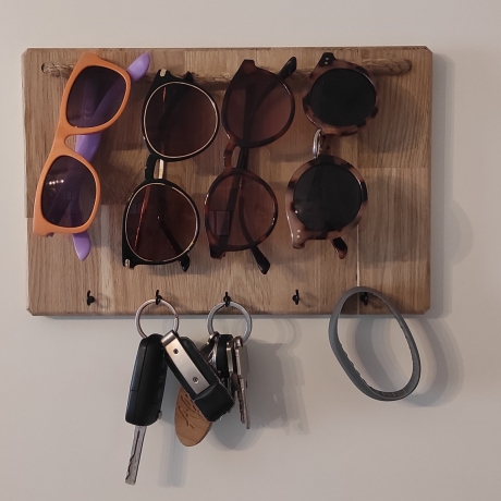 Sonnenbrillenhalter aus Holz, personalisierter Schlüsselhalter