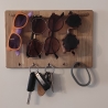 Sonnenbrillenhalter aus Holz, personalisierter Schlüsselhalter