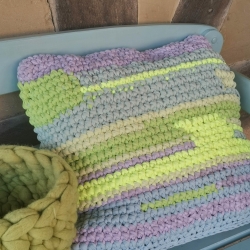 Kissen Textilgarn gehäkelt Mint/Grüntöne Neongelb Taupe