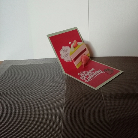 Geburtstagskarte für eine Frau mit Torte