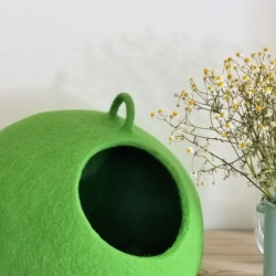 Katzenhöhle aus Schafwolle in Erbsengrün Catcave