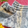  Sneaker - Gr. 42/43 - handgestrickt - helle Farben