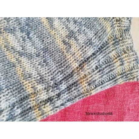  Sneaker - Gr. 42/43 - handgestrickt - helle Farben