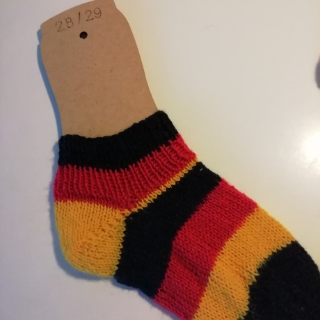 Kindersocken - Gr. 28/29 - handgestrickt - Deutschland Farben