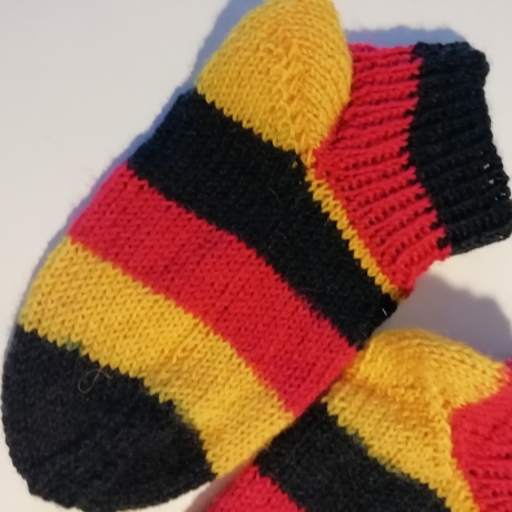 Kindersocken - Gr. 28/29 - handgestrickt - Deutschland Farben