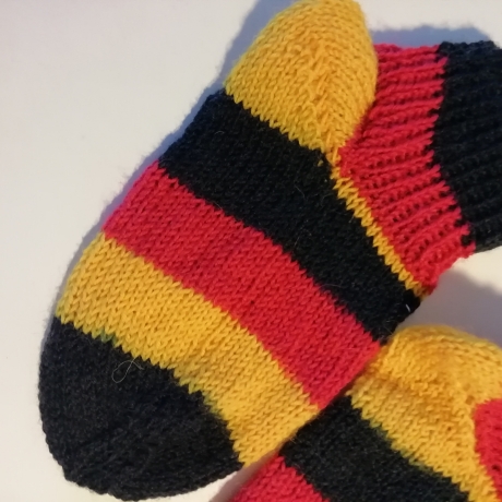 Kindersocken - Gr. 28/29 - handgestrickt - Deutschland Farben