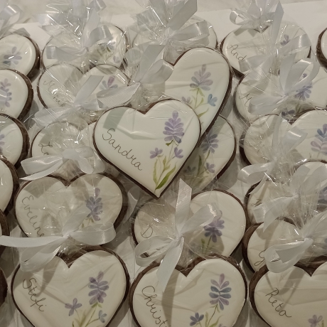Gastgeschenk mit handgemalten Lavendelblume aus Vanillekeks 10 cm