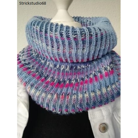 Schlauchschal mit 2 farbigen Patentmuster/ gestrickt / blau-bunt