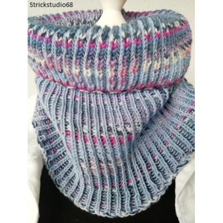 Schlauchschal mit 2 farbigen Patentmuster/ gestrickt / blau-bunt