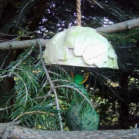 ceramic tit ball holder oak leaves