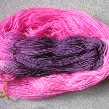 Handgefärbte Sockenwolle 4-fach mit Merino LL ca. 400 Meter - 121