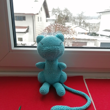 Pokemon Plüschtier Mew gehäkelt, Spielzeug, Fanartikel