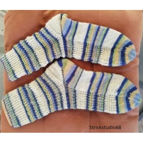 Socken/Gr. 38/39 -handgestrickt- Muster - Streifen - helle Farben