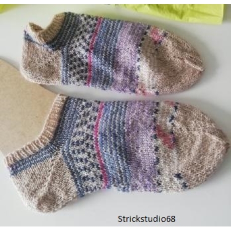 Sneaker - Gr. 38/39 - handgestrickt - beige - blau - lila  Muster