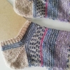 Sneaker - Gr. 38/39 - handgestrickt - beige - blau - lila  Muster
