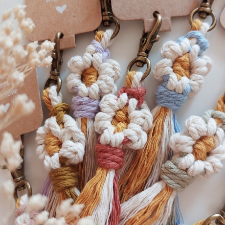 Anhänger Schlüsselanhänger Keychain Daisy Blume Makramee
